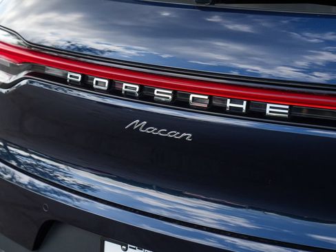 Certified 2021 Porsche Macan AWD/4WD image 16