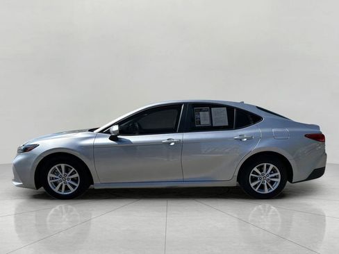 Used 2025 Toyota Camry LE FWD image 4