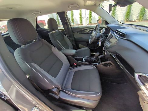 Used 2021 Chevrolet TrailBlazer LS image 33