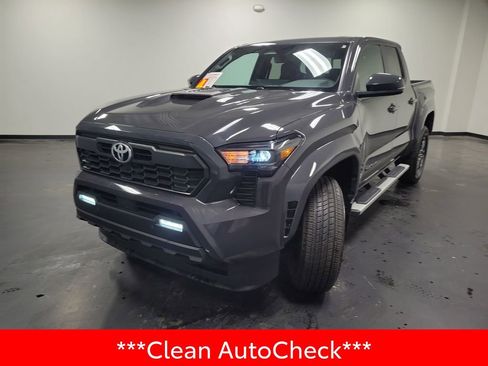 Used 2024 Toyota Tacoma TRD Sport w/ TRD Sport Upgrade Package image 4