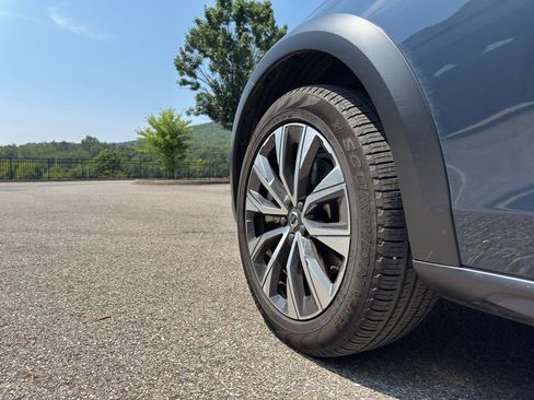 Certified 2025 Volvo V90 B6 Cross Country Plus AWD/4WD image 7