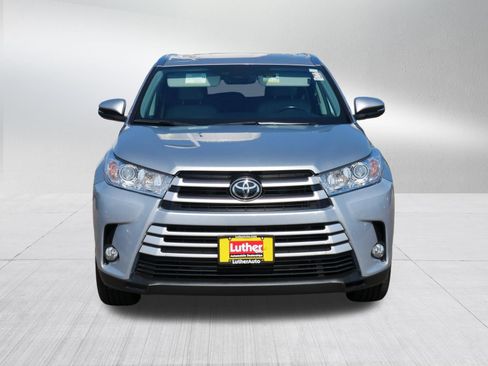 Used 2019 Toyota Highlander XLE AWD/4WD image 2