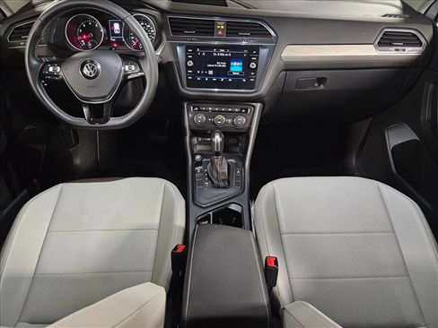 Used 2021 Volkswagen Tiguan SE w/ Panoramic Sunroof Package FWD image 18