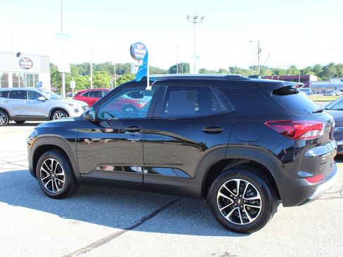 Used 2024 Chevrolet TrailBlazer LT w/ Convenience Package image 9