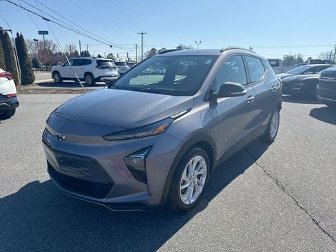 Used 2023 Chevrolet Bolt EUV LT image 3