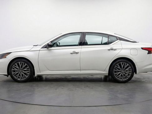 Used 2025 Nissan Altima 2.5 SV image 5