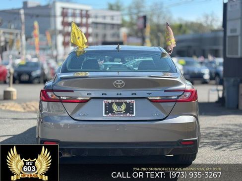 Used 2025 Toyota Camry SE FWD image 5