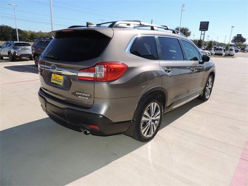 Used 2022 Subaru Ascent Limited w/ Technology Package image 5