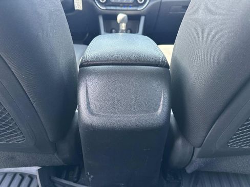 Used 2019 Hyundai Elantra GT FWD image 14