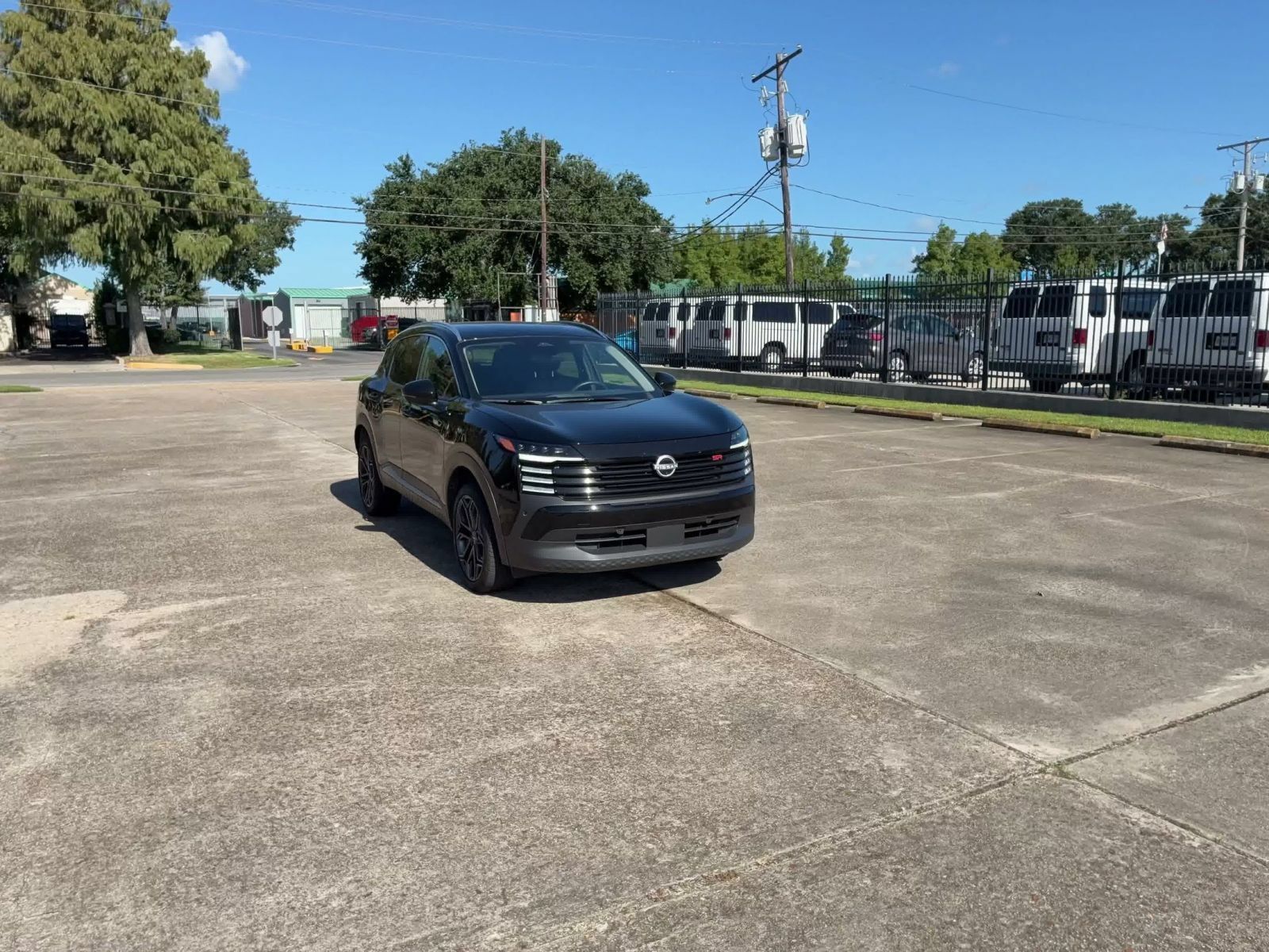 Used 2026 Nissan Kicks SR FWD image 3