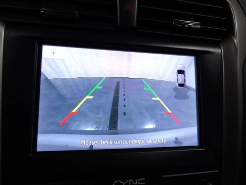 Used 2020 Ford Fusion SE FWD image 14