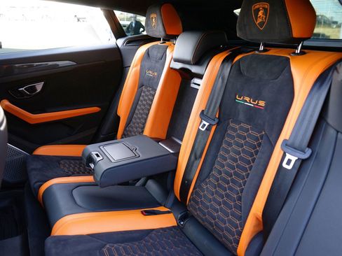 Used 2022 Lamborghini Urus image 17