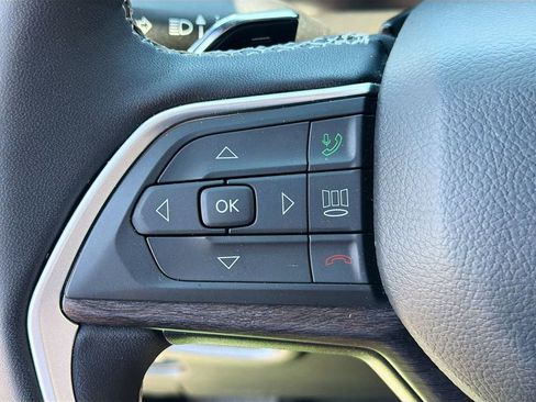 Used 2025 Jeep Grand Cherokee Limited AWD/4WD image 18