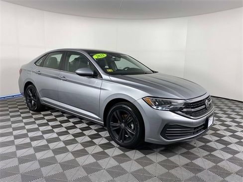 Used 2022 Volkswagen Jetta SE w/ Panoramic Sunroof Package image 1