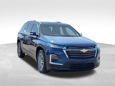 Used 2022 Chevrolet Traverse LT FWD image 1