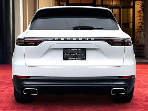 Used 2022 Porsche Cayenne Platinum Edition image 3