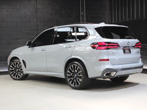 Used 2024 BMW X5 sDrive40i w/ M Sport Package image 11
