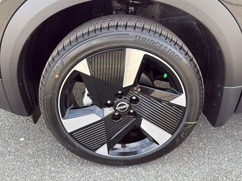 New 2026 Nissan Kicks SR image 9