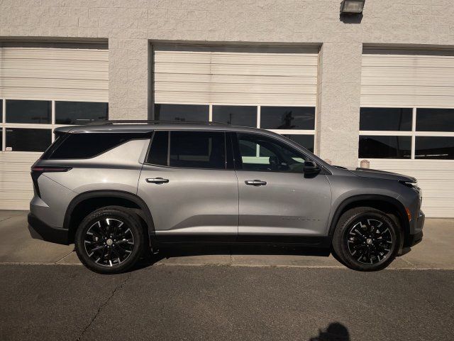 Used 2025 Chevrolet Traverse LT w/ Sun and Wheel Package AWD/4WD image 1
