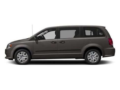 Used 2018 Dodge Grand Caravan SE FWD image 2