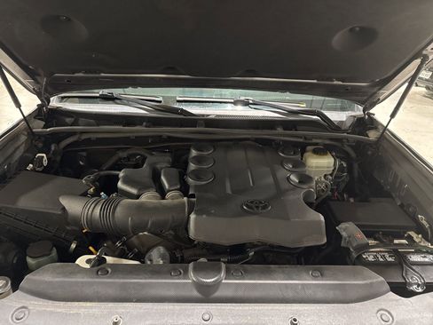 Used 2016 Toyota 4Runner SR5 image 16