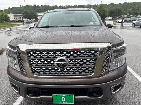 Used 2018 Nissan Titan Platinum Reserve w/ Platinum Utility Package AWD/4WD image 2