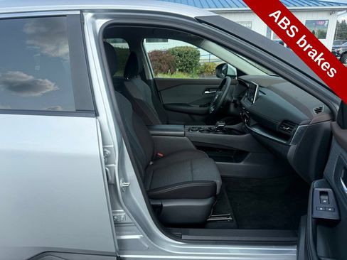 Used 2023 Nissan Rogue SV AWD/4WD image 40