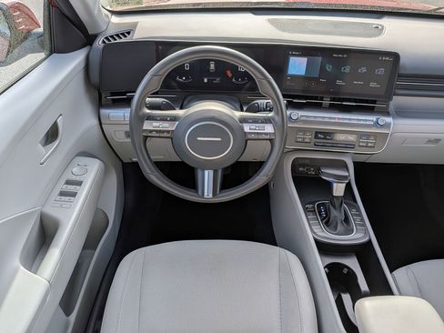 Used 2025 Hyundai Kona SEL image 30