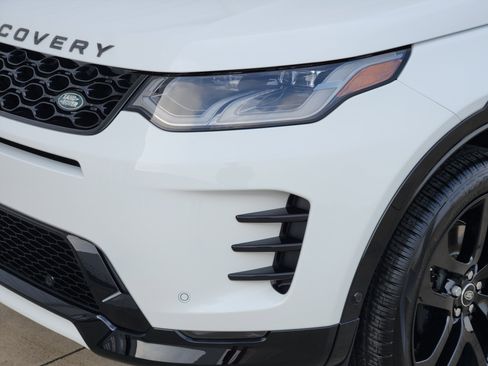 New 2025 Land Rover Discovery Sport Dynamic SE image 9