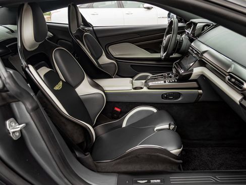 Used 2025 Aston Martin Vanquish image 22