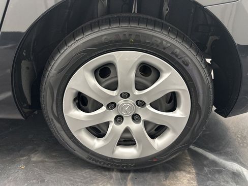 Used 2011 MAZDA MAZDA3 i Sport image 27