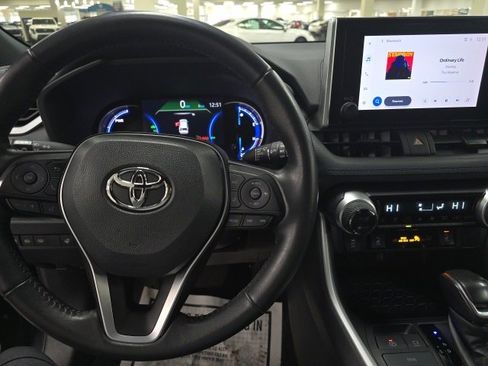 Used 2024 Toyota RAV4 SE image 15