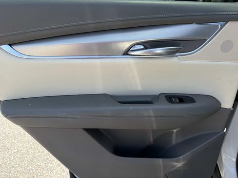 Used 2017 Cadillac XT5 Luxury w/ Driver Awareness Package FWD image 17