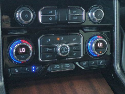 Used 2023 GMC Yukon XL Denali Ultimate AWD/4WD image 30