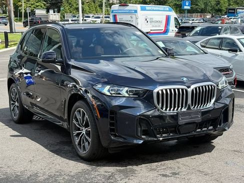 Used 2024 BMW X5 xDrive40i w/ M Sport Package AWD/4WD image 3