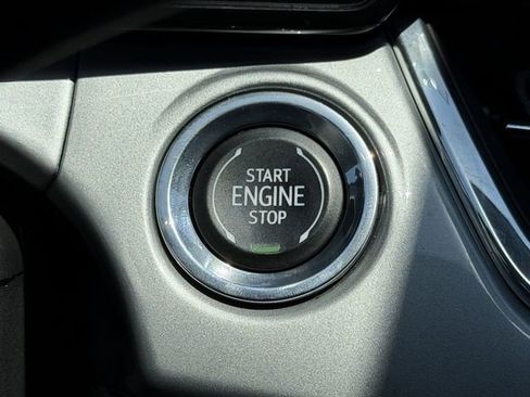 Used 2025 Chevrolet Trax LT FWD image 20