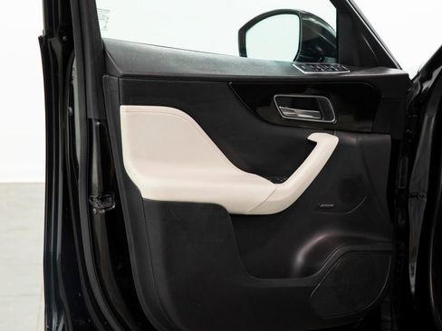 Used 2020 Jaguar F-PACE Prestige image 6