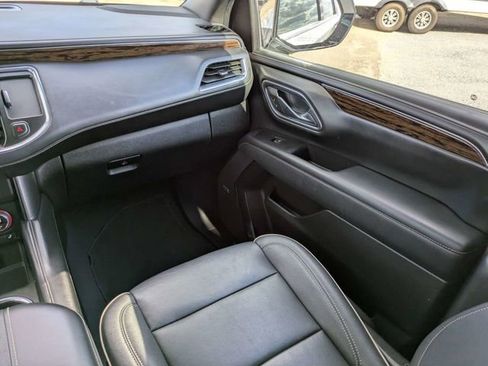 Used 2023 Chevrolet Suburban Premier image 20