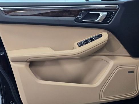 New 2025 Porsche Macan image 24