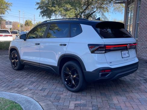 New 2026 Volkswagen Taos SE FWD image 23