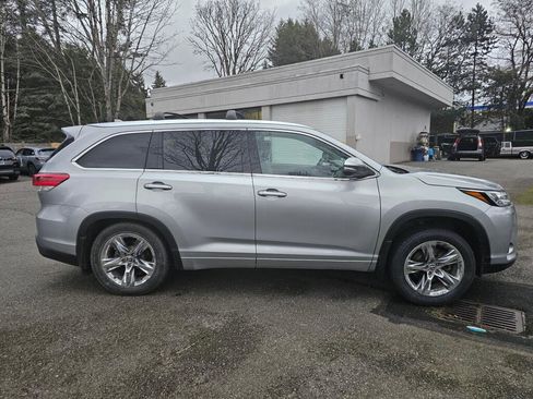 Used 2018 Toyota Highlander Limited Platinum image 8
