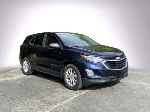 Used 2021 Chevrolet Equinox LS w/ LS Convenience Package image 2