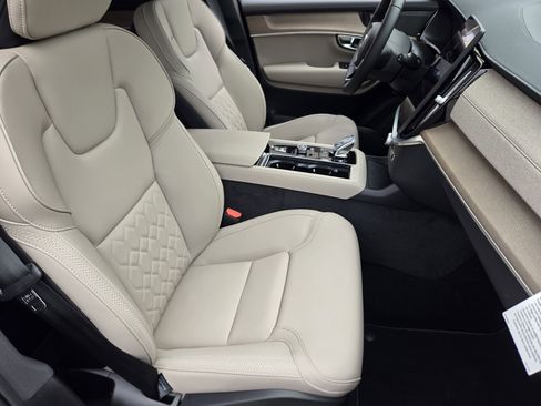 New 2026 Volvo XC90 B6 Plus w/ Protection Package Premier image 17