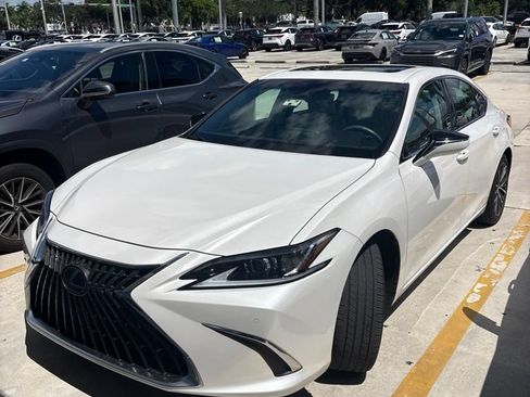 Used 2024 Lexus ES 350 w/ Premium Package FWD image 4