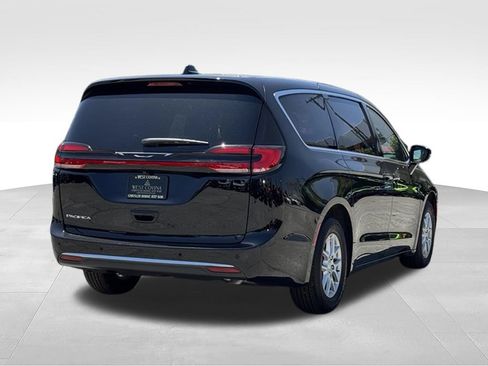 New 2027 Chrysler Pacifica Select FWD image 8