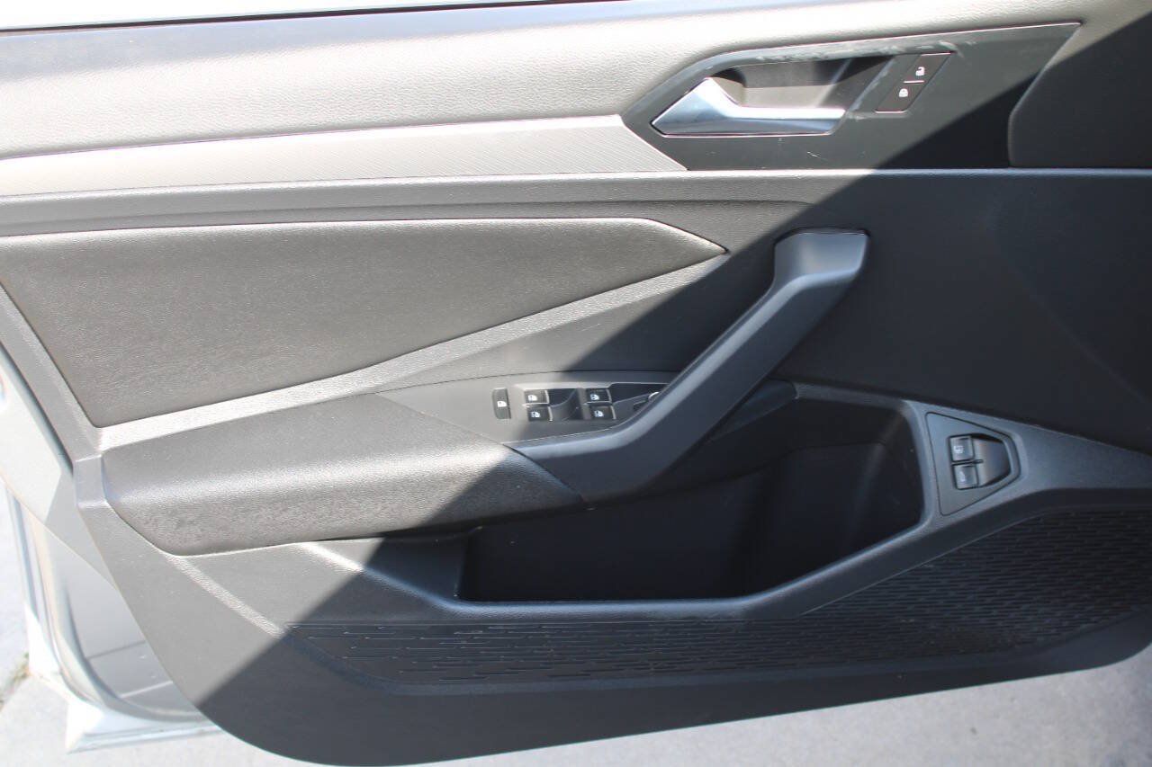Used 2021 Volkswagen Jetta R-Line FWD image 18