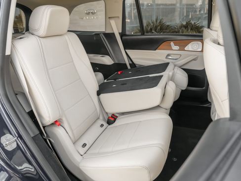 Used 2021 Mercedes-Benz GLS 450 4MATIC image 37