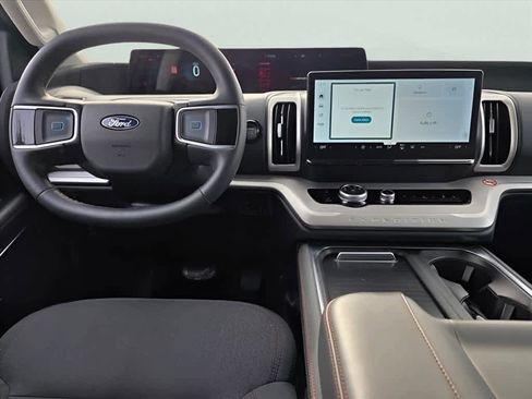 Used 2025 Ford Expedition Max Active image 18