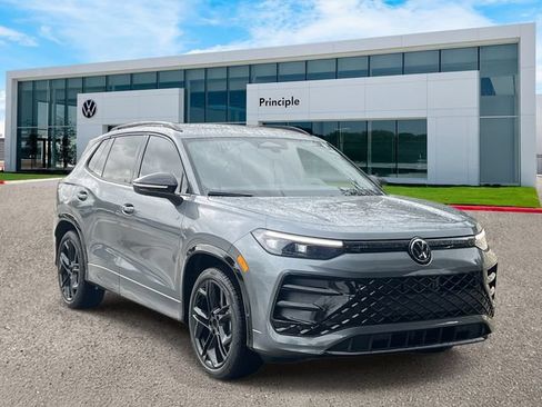 New 2026 Volkswagen Tiguan SE R-Line FWD image 2