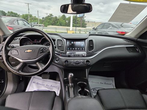 Used 2019 Chevrolet Impala LT FWD image 12